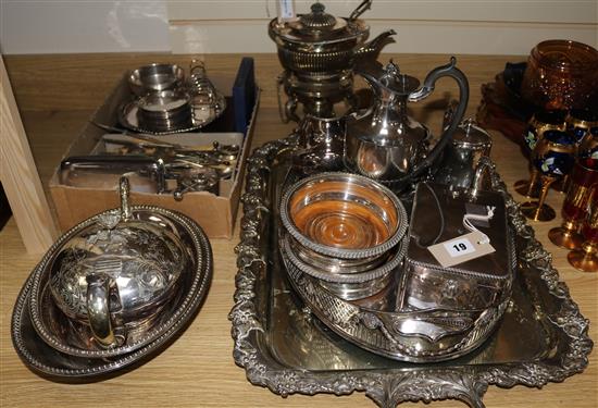 A quantity of plated items, including a kettle on spirit stand, a large tray, hip flasks, biscuit box, pair of coasters, flatware, etc.